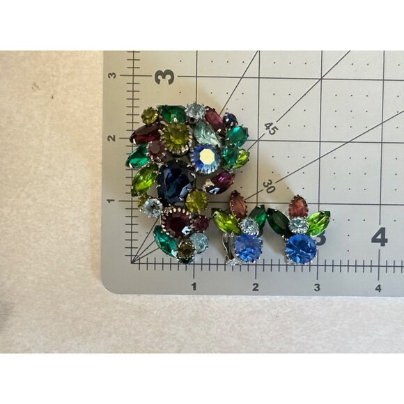 Vintage silver tone green blue aurora borealis rhinestones brooch clip earrings - Picture 10 of 10